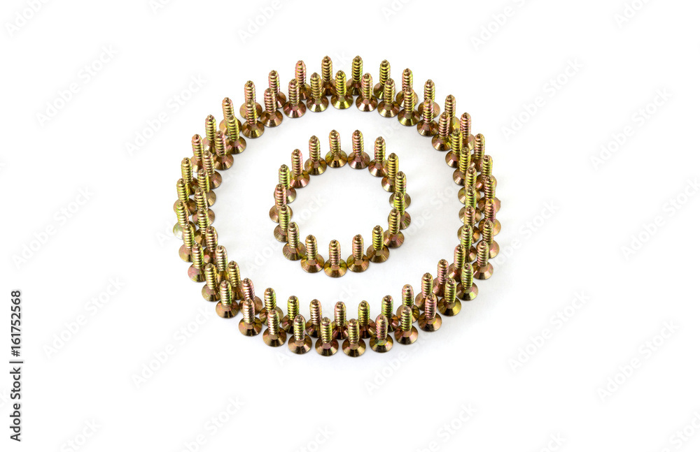 Obraz premium The circle is lined with yellow avarage galvanized screws isolated on white background