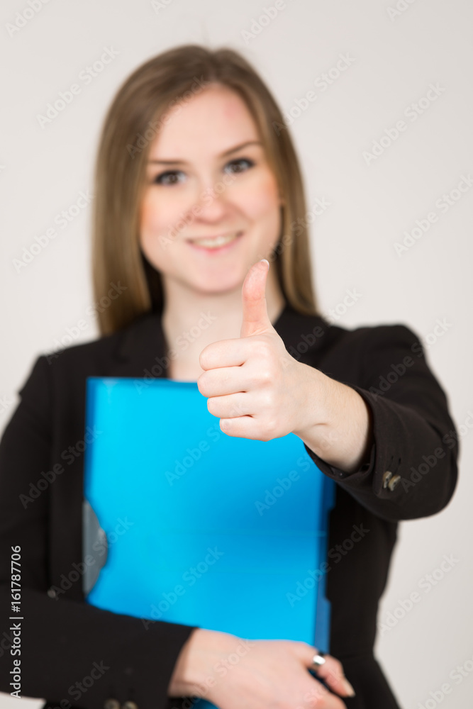 Junge Business Frau / Mädchen / Jugendliche mit blauer Mappe Bewerbung vor weiß Junge Business Frau / Mädchen / Jugendliche mit blauer Mappe Bewerbung vor weiß