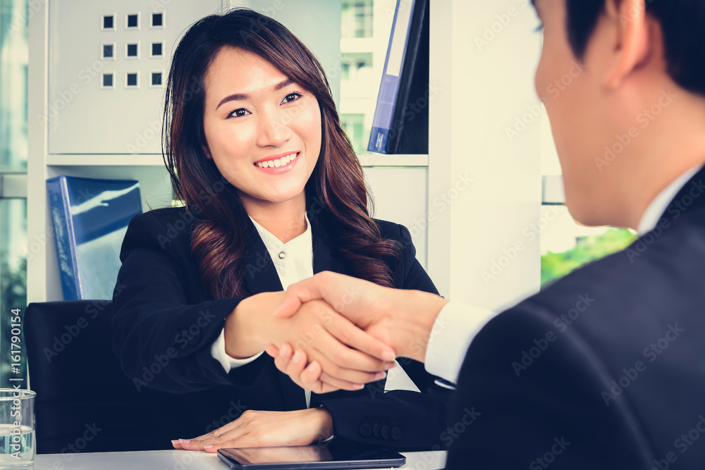 Φωτογραφία Businesswoman making handshake with a businessman