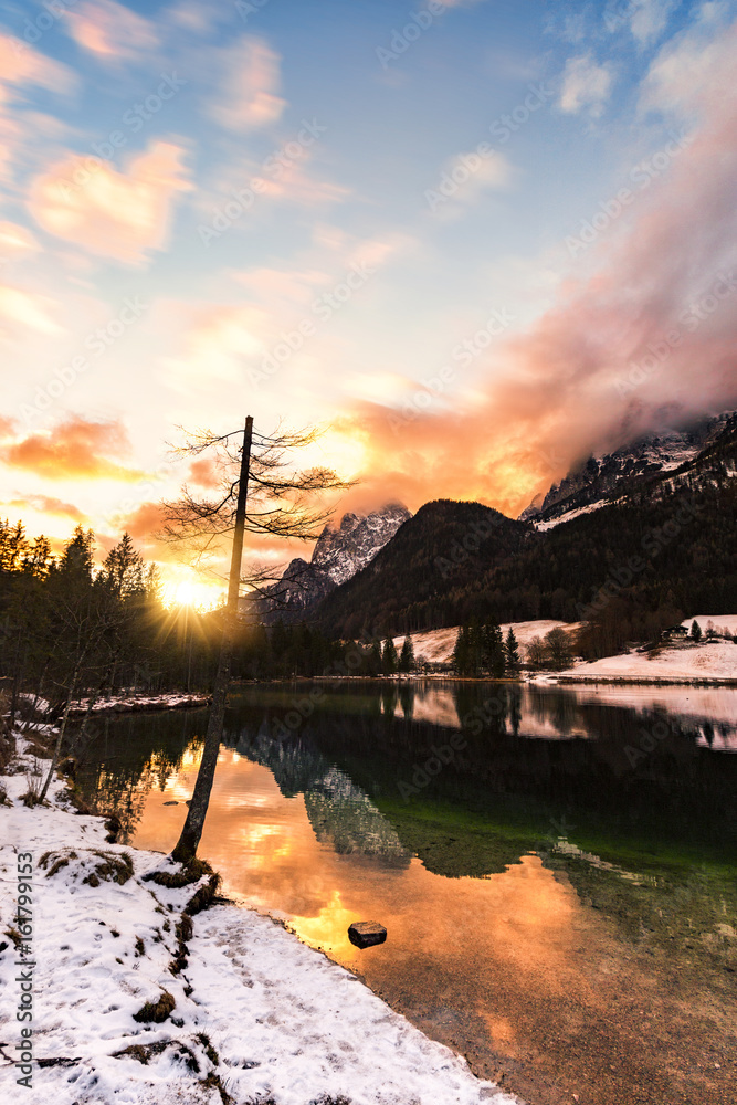 Obraz premium Sonnenuntergang am Hintersee in Ramsau