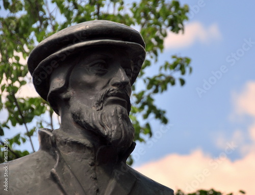 Statue des Reformers John Calvin (Kálvin János) photo