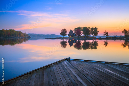 Foto Ramsey Lake and Bell Park in Sudbury, Ontario, Canada during autumn season