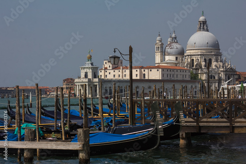 Venezia: Basilica della Salute nella laguna Veneta © Buffy1982