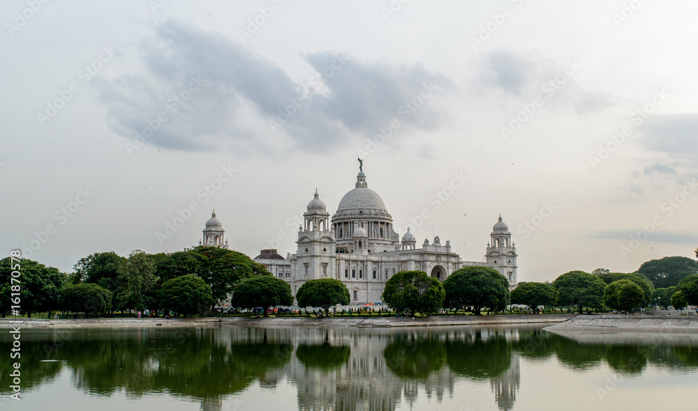 Obraz premium Beautiful Victoria Memorial, Kolkata , West Bengal, India, at the time of Sunset.