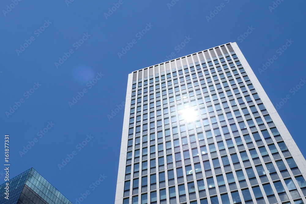 太陽光が反射したビル 太陽光が反射したビル