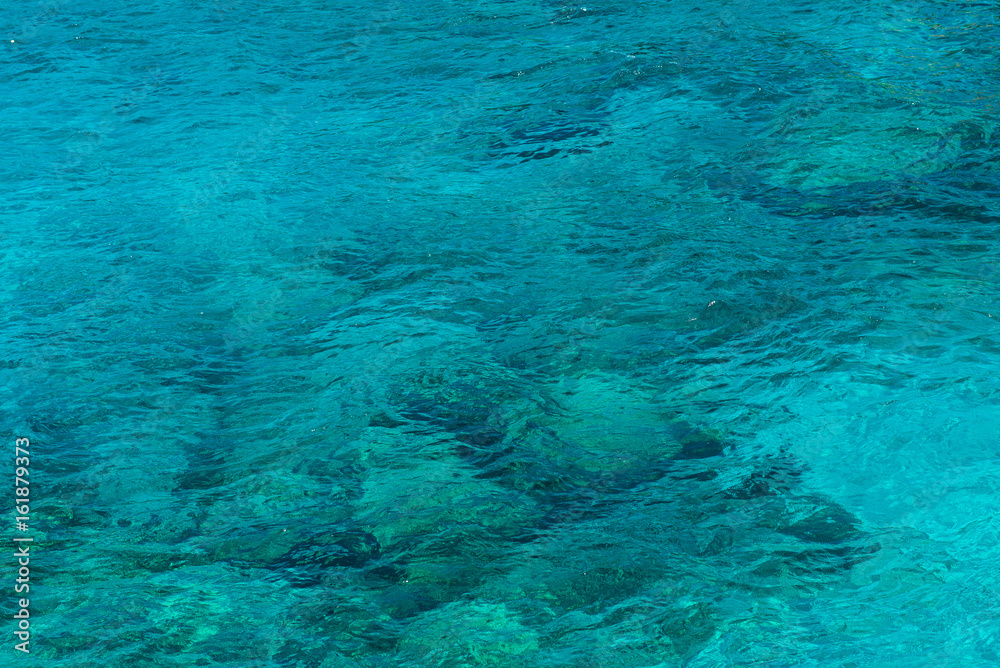Obraz premium Natural background of emerald, turquoise sea water