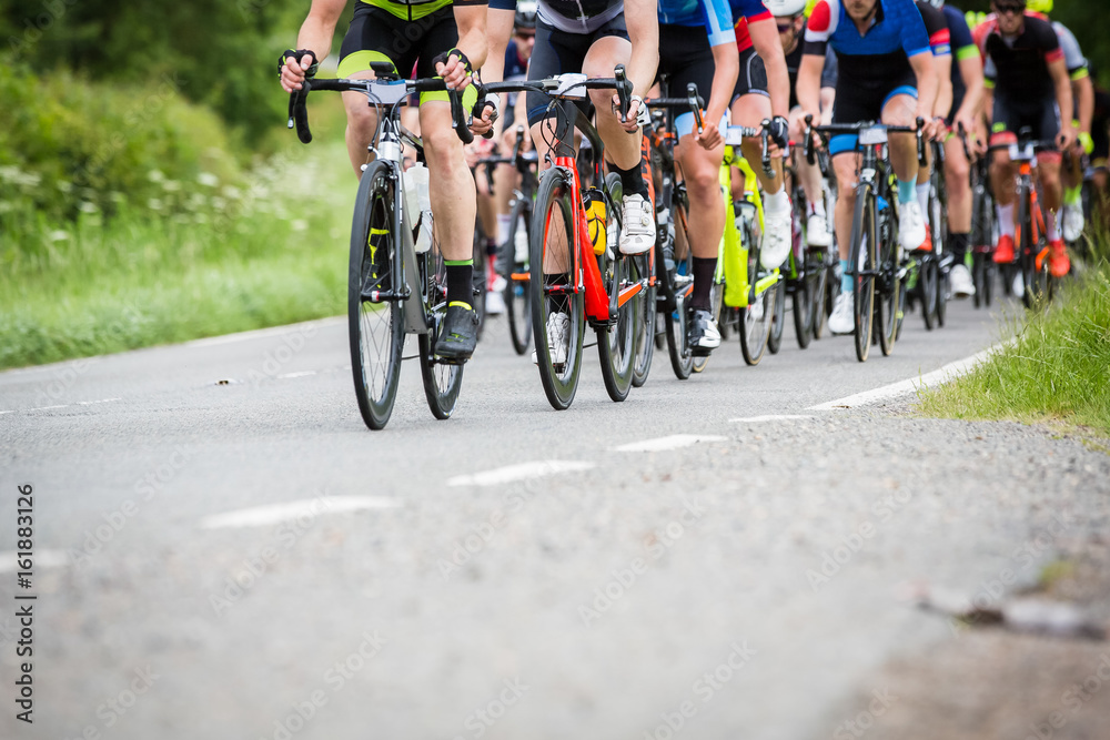 Naklejka premium Cyclist in a race