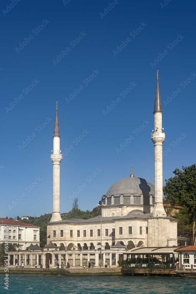 Fototapeta premium Beylerbeyi Mosque, Istanbul, Turkey