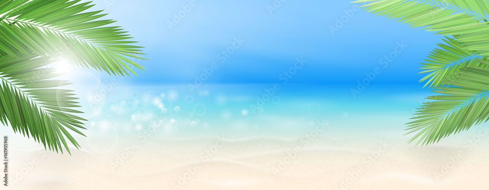 Strand mit Palmen und Meer mit Sonne Hintergrund