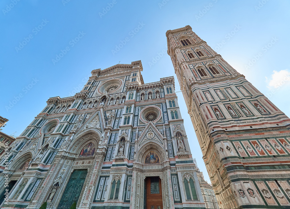 Fachada de la Catedral de Santa Maria del Fiore en Florencia, Italia