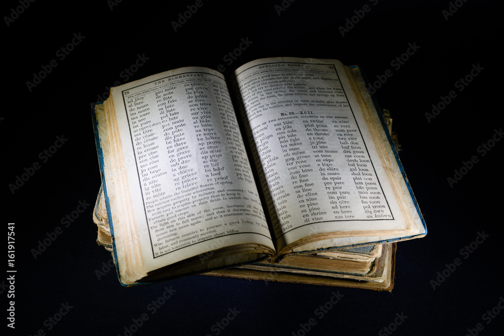 Fototapeta premium Vintage spelling textbook
