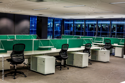 Fototapeta Naklejka Na Ścianę i Meble -  Empty work stations in a modern open space office