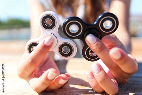 Принти на полотні Women hand hold a white and black spinner