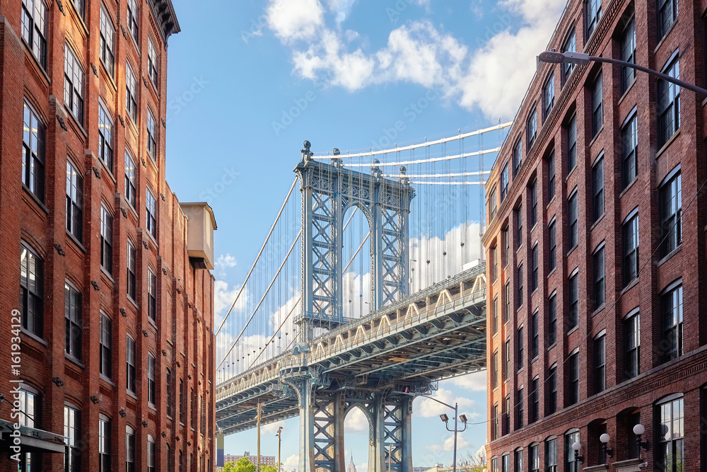Naklejka premium Manhattan Bridge widziany z Dumbo, Nowy Jork, USA.