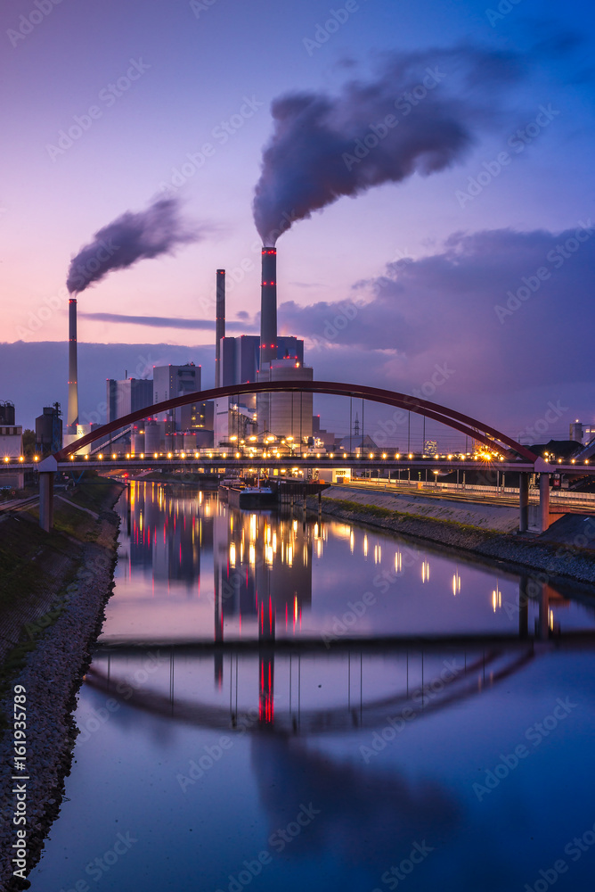 Großkraftwerk Mannheim, Kraftwerk Kohlekraftwerk foto de Stock | Adobe ...