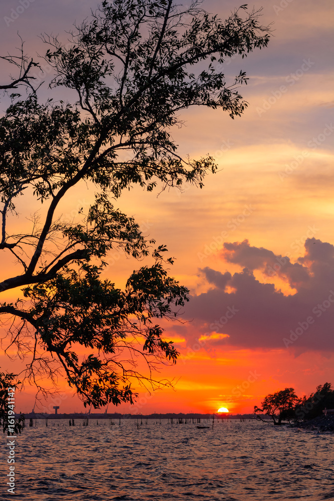 Fototapeta premium Breaking down