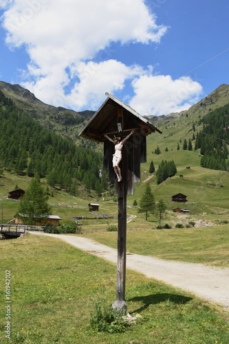 Unterstaller Alm, Osttirol, Kreuz, Wegkreuz, Holzkreuz, Villgrater Berge, Alm, Almhütte, Berg, Weg, Stallertal photo