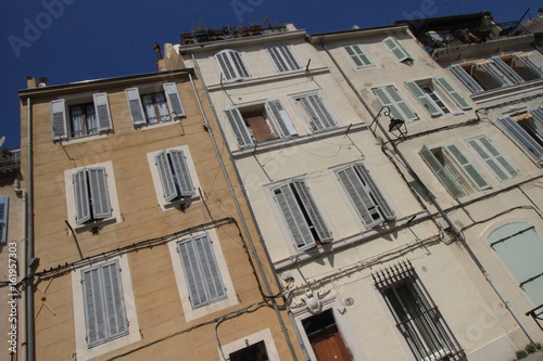 Marseille: typische Häuserzeile im Panier-Viertel