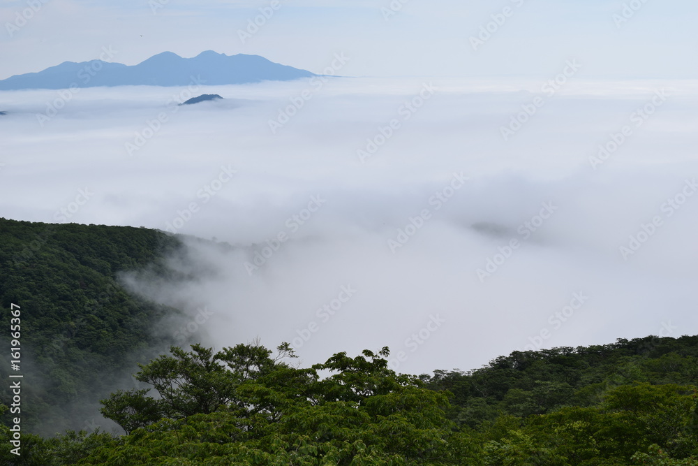 霧と雲海　霧降高原　六方沢橋近くからの展望　栃木県日光市