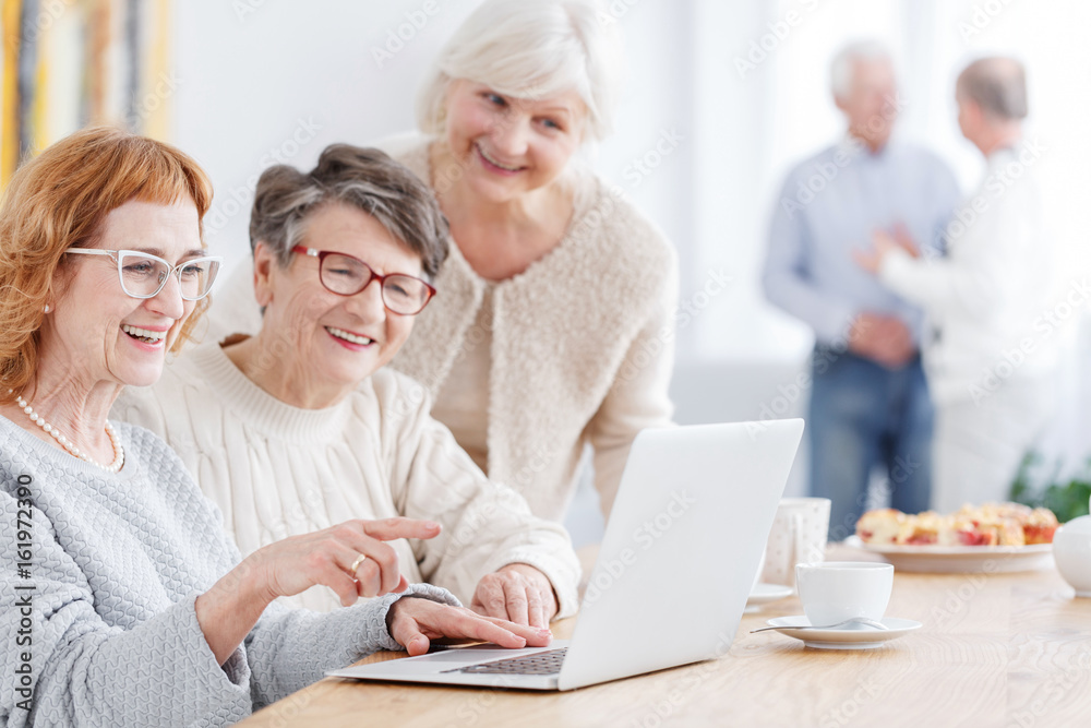 Women using laptop Women using laptop