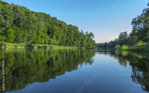 Fototapeta Naklejka Na Ścianę i Meble -  Spring Park. Lake in the spring park. Spring landscape