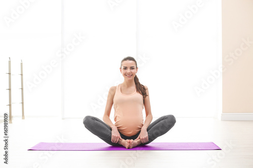 Beautiful pregnant woman do...