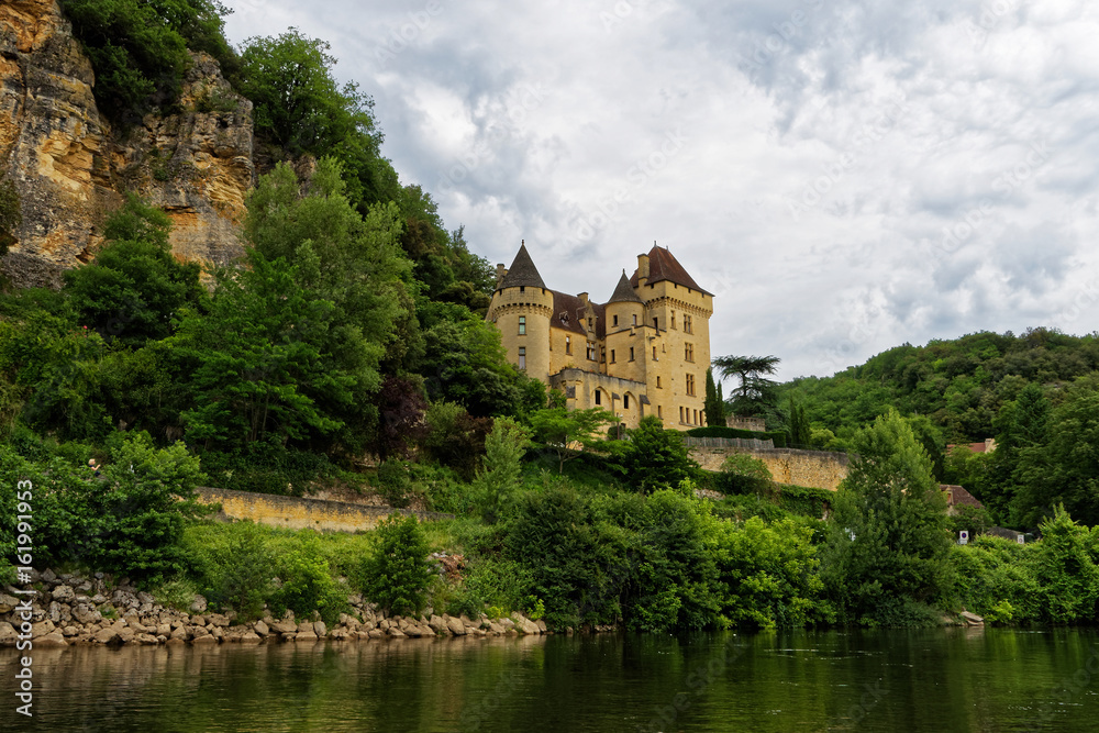 Paysage château et rivière