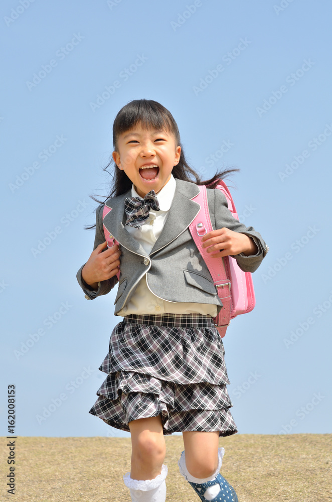元気に走る新一年生の女の子 Stock Photo Adobe Stock