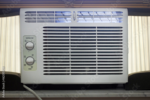 Window air conditioner