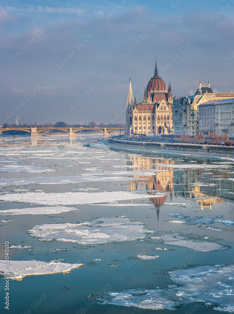 Samolepka Budapest in winter