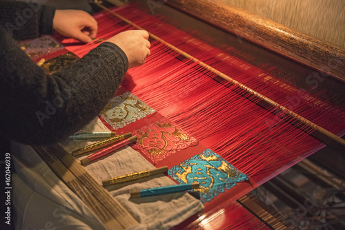 Obraz na płótnie Unidentified women weaving traditional chinese silk in Wuzhen, China w salonie