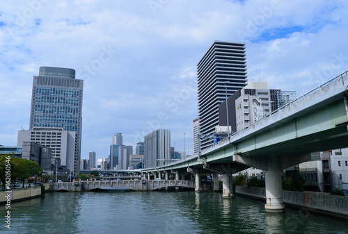 大阪　中之島の高層ビル群 © Scirocco340