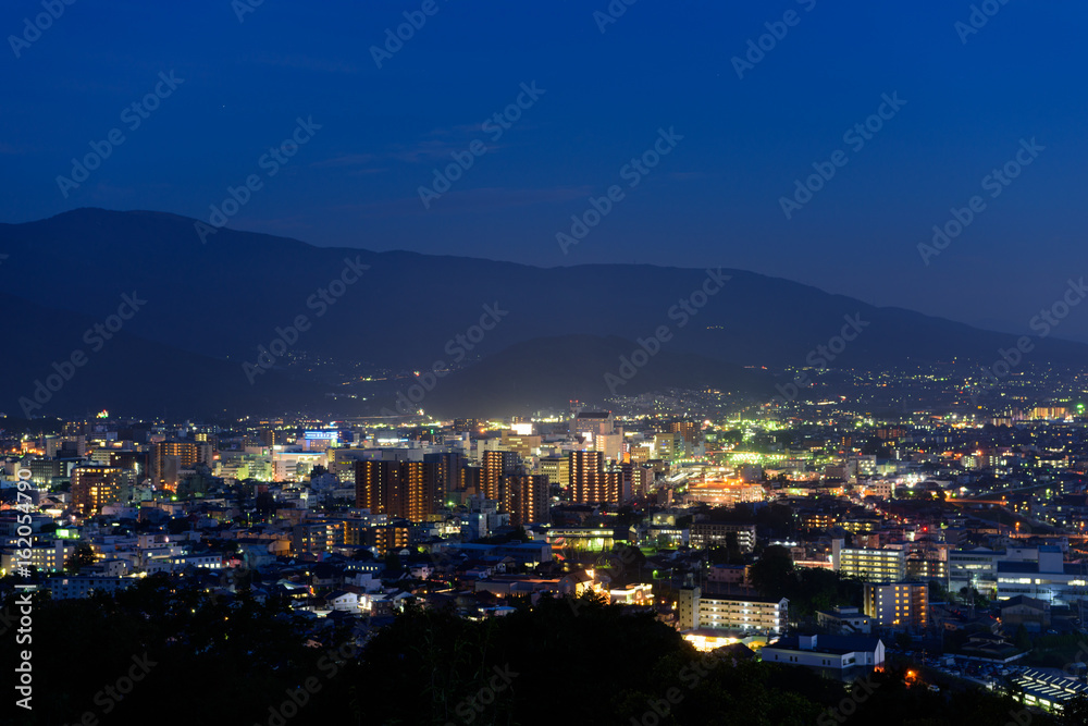 Naklejka premium 長野 松本と安曇野の夜景 松本城山公園からの眺め