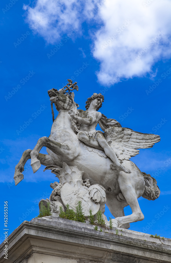 Statue Mercure monte sur Pegase in Tuileries Garden in Paris