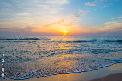Fototapeta Naklejka Na Ścianę i Meble -  Sunrise over sea and sandy beach in spring