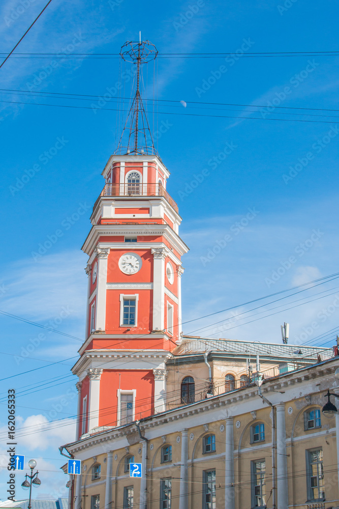 Obraz premium Roter Turm auf dem Newski Prospekt (Невский проспект) Sankt Petersburg (Санкт-Петербург) Russland (Россия)