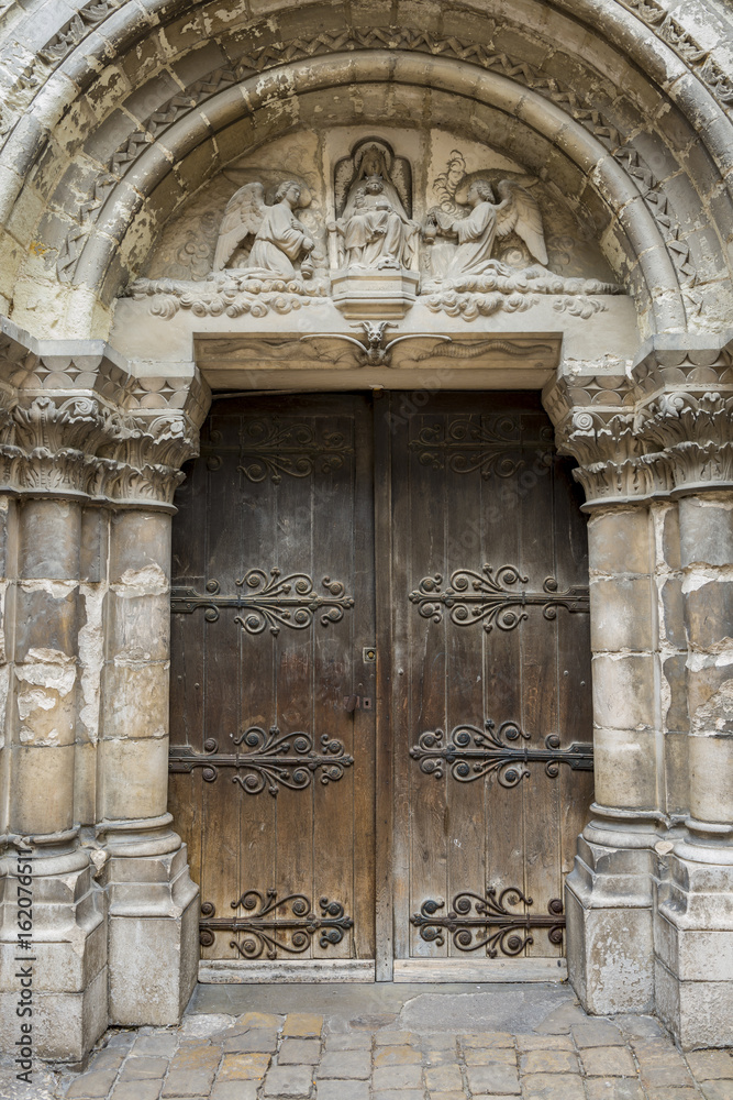 Door Church Chatellerault