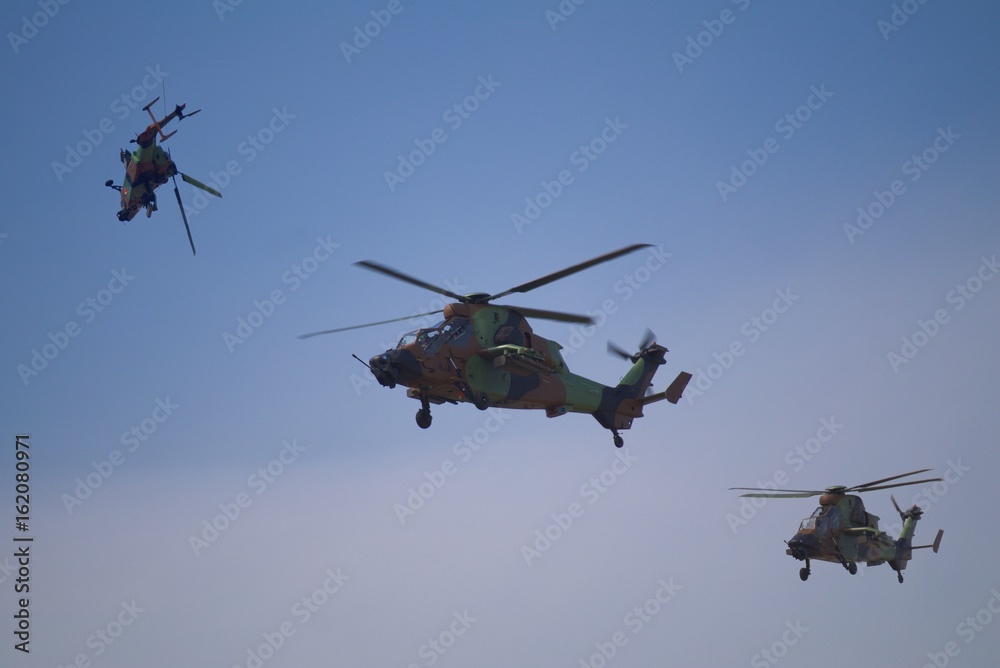 Fototapeta premium hélicoptère de combat 1