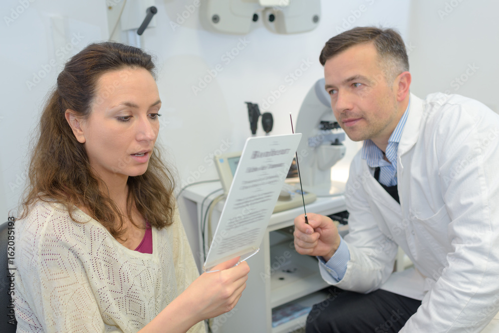 Fototapeta premium reading to determine the eyes grades