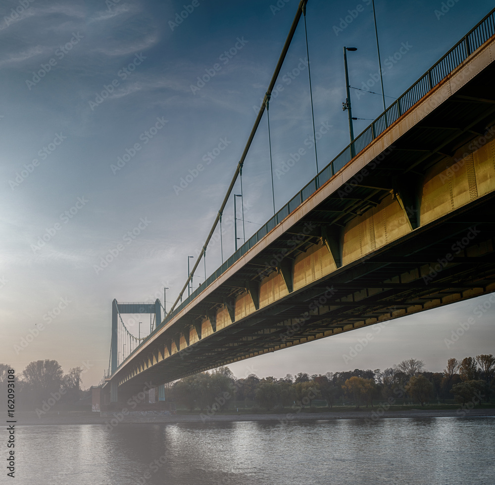 Obraz premium Mühlheimer Brücke Köln