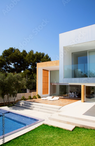 Beautiful Luxury Home with Swimming Pool © kanashe_yuliya