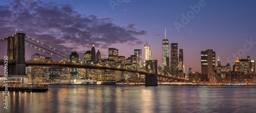 ブルックリン橋とニューヨークの夜景