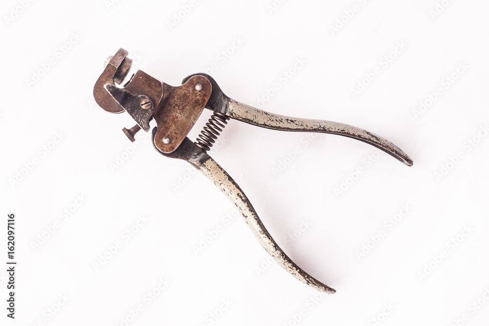 Obraz premium isolate vintage tool, old carpenter tool on the white background 