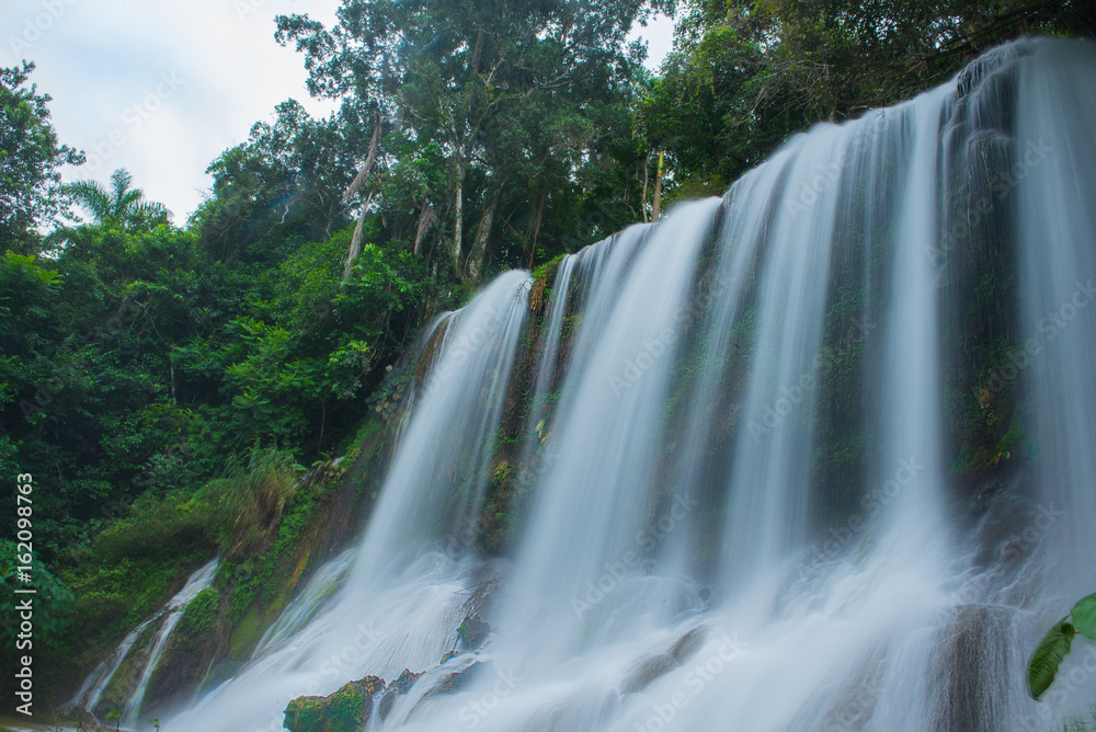Naklejka premium Waterfalls, Cuba