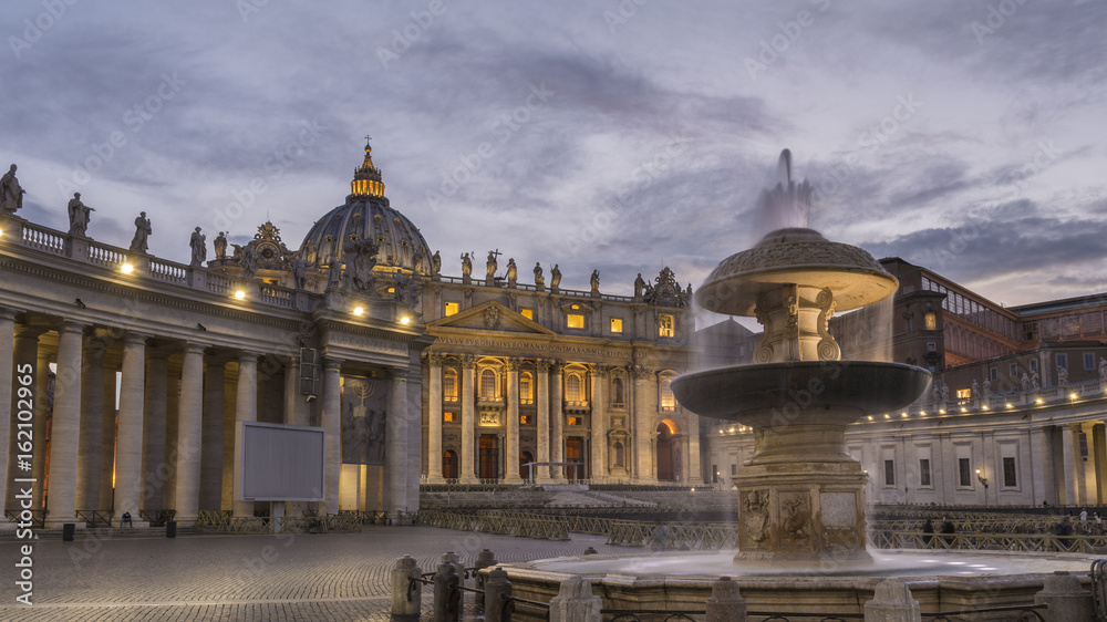 Fototapeta premium St peter's square in Vatican city at dusk