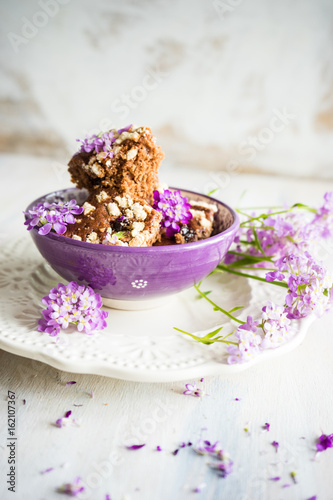 Kuchen dessert with flowers