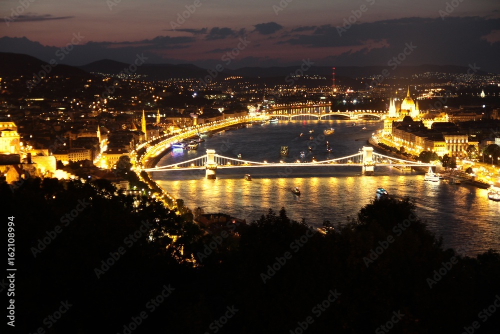 Chain Bridge accross Dunabe river in Budapest at night