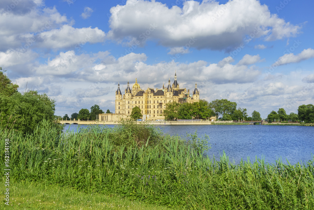 Schweriner Schloss: Märchen in nordischer Landschaft