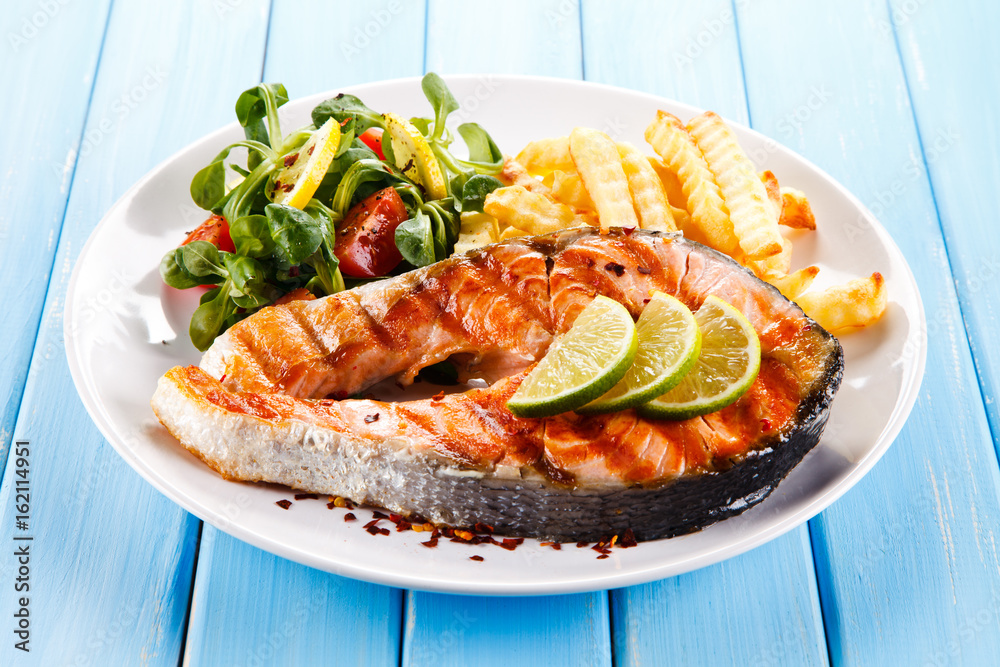 Grilled salmon with french fries Grilled salmon with french fries