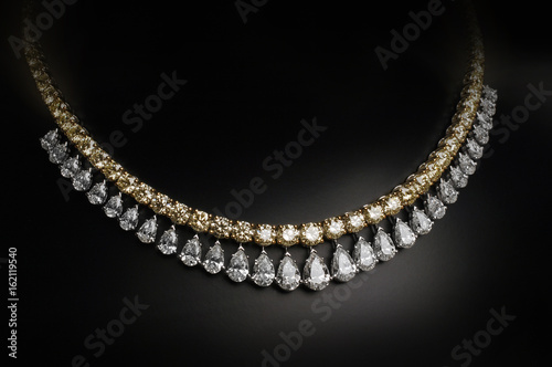 Slika na platnu Diamond necklace